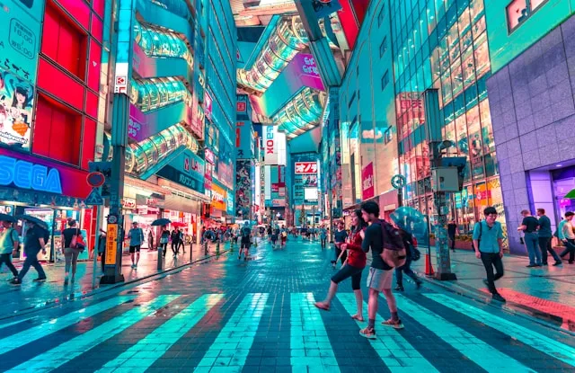 Navigating Sales: A Strategic Approach to Seasonal Discounts